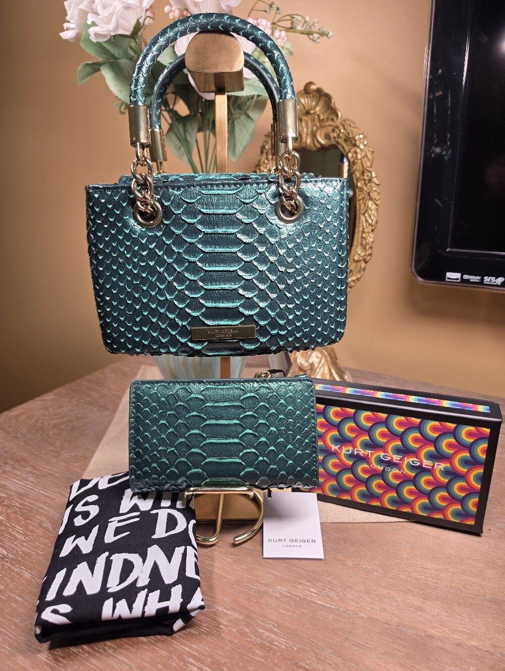 Kurt Geiger Green Snake-Embossed Crossbody Bag w/ Wallet NWT! (Retail $535) - Picture 9 of 16